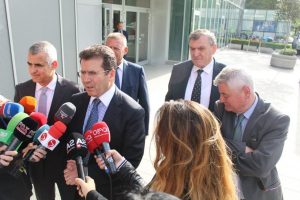 Krerët e 5 partive opozitare në Presidencë, takim me Metën