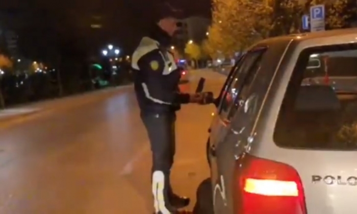 POLICIA BËN ‘KËRDINË’ GJATË FUNDJAVËS NË TIRANË, MIJËRA MASA ADMINISTRATIVE DHE 73 PATENTA TË PEZULLUARA