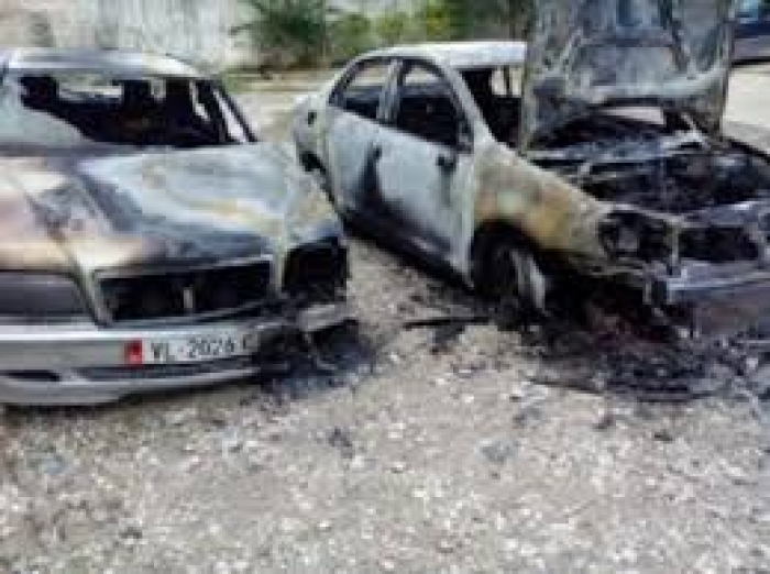 ISHIN PARKUAR TE DREJTORIA E POLICISË, SHKRUMBOHEN DY MAKINA