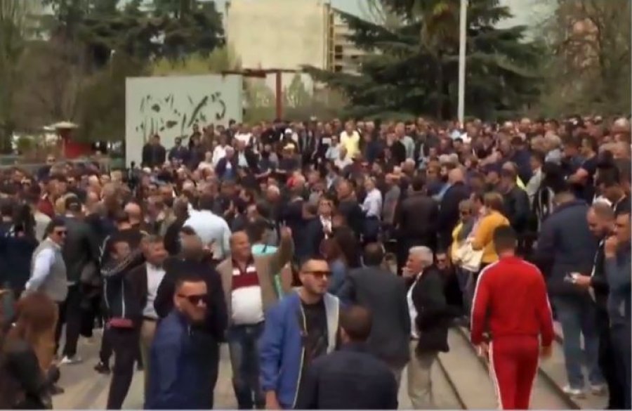 Provokatorë të tjerë në protestën e opozitës