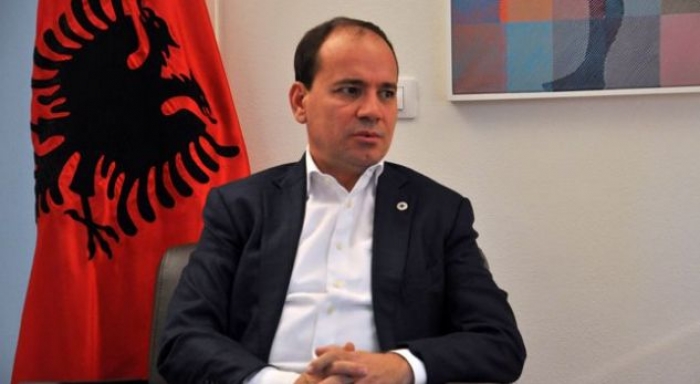 GRABITJA NË RINAS, NISHANI: NUK KISHTE SHKËMBIME ZJARRI, PO I HEDHIN TYM PUBLIKUT