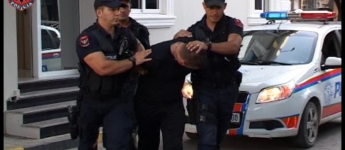 RRAHËN PRINDËRIT, ARRESTOHEN 2 TË RINJ