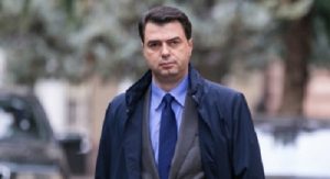 BASHA ‘BRAKTIS’ PROTESTËN, KU NDODHET SOT KRYEDEMOKRATI