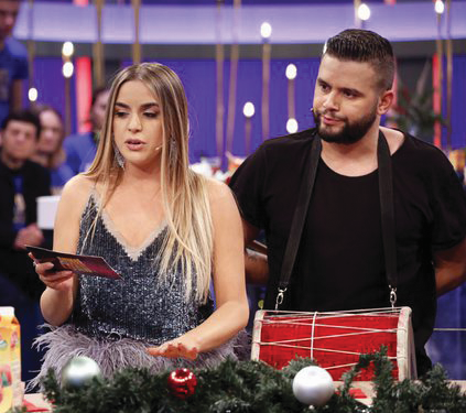 Mesazhet tregojnë lidhjen e fshehtë mes Kejsi Tolës dhe Flori Mumajesit (FOTO)