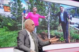 Biçikleta në trotuar! O Bashki, po na rrezikohet jeta!