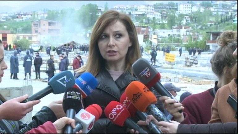 Protesta te Bregu i Lumit, flet ish-deputetja: Një i moshuar është duke u operua, policia i çau kokën