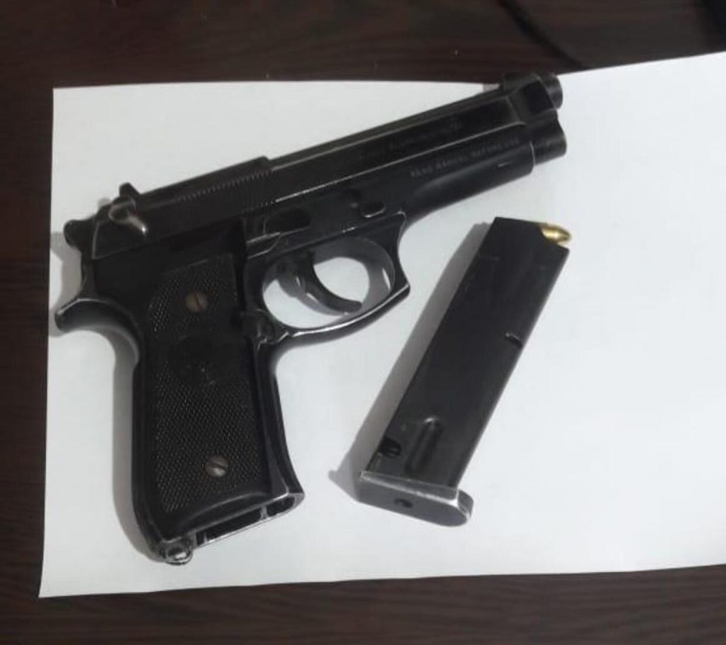 Të shtëna me armë zjarri, qytetarët sinjalizojnë policinë. Pranga 48-vjeçarit të dënuar më parë