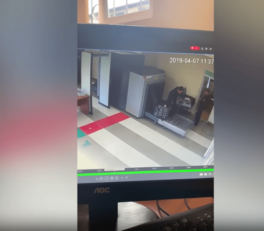 VIDEO/ Plas gallata, ‘Kinezët e Rinasit’ marrin masa të reja sigurie, ja si kalojnë tani pasagjerët në aeroport