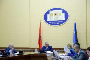 Zbardhet debati me dyer të mbyllura/ PS, ankesa për ministrat e rinj, Ruçi: Kush s’bën punën, emrin në tabelë të…