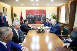 META: TË VENDOSET URGJENT DIALOGU, RREZIKOHET PLURALIZMI POLITIK