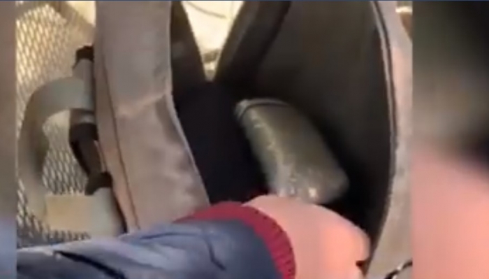 VIDEO/ Çantën plot më mina me telekomandë, arrestohen dy vlonjatët