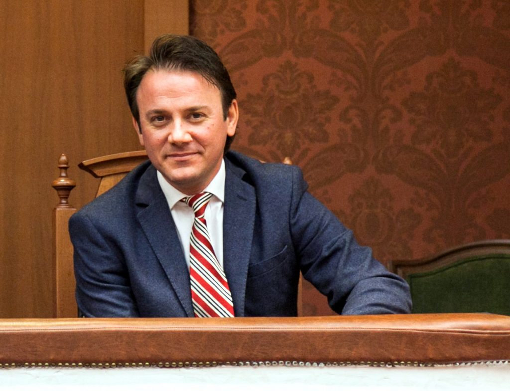 Kosto e shpenzimeve për një deputet shqiptar në fushat llogaritet 200 mijë euro