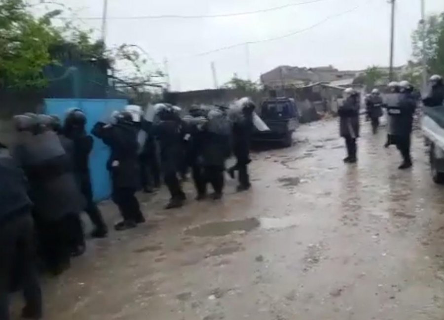 VIDEO/ Terror tek Bregu i Lumit: Arrestohen ata që kundërshtojnë shembjen e shtëpive