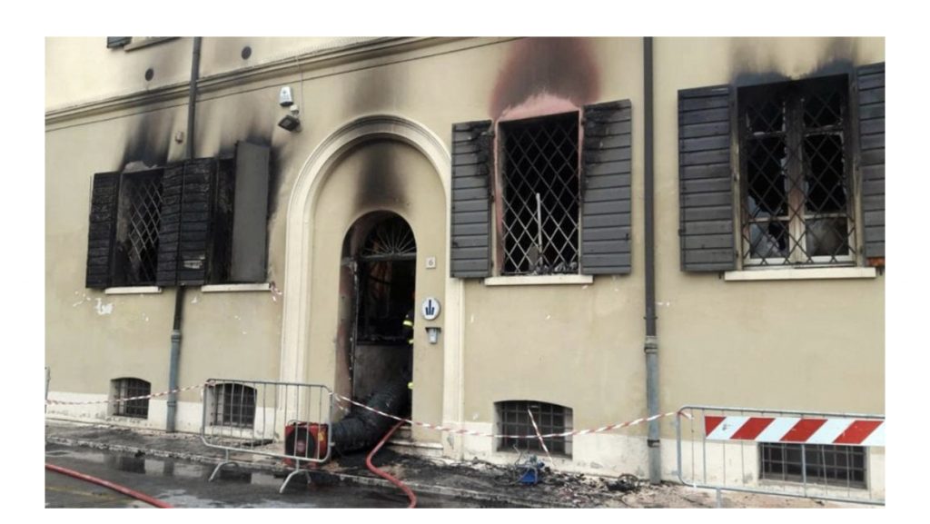 Itali / Zjarr në komisariat, vdesin dy femra