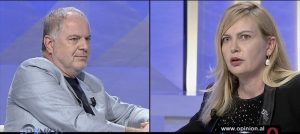 VIDEO/ Mesila Doda i turret Baton Haxhiut në studio: Horr, të gjuaj me shishe!
