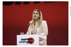 “Trëndafilin e PS e ktheu në uturakun e qarqeve antishqiptare’, Kryemadhi flet me vargjet e Agollit dhe premton: LSI, këmbën vetëm në gaz