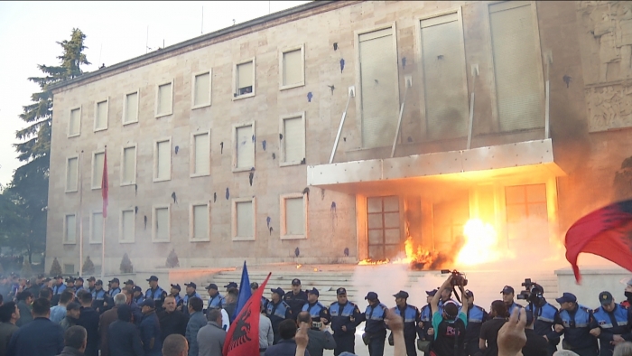PROTESTA E OPOZITËS, POLICIA E SHTETIT NJOFTIM ZYRTAR: 50 TË ARRESTUAR, 84 TË PROCEDUAR