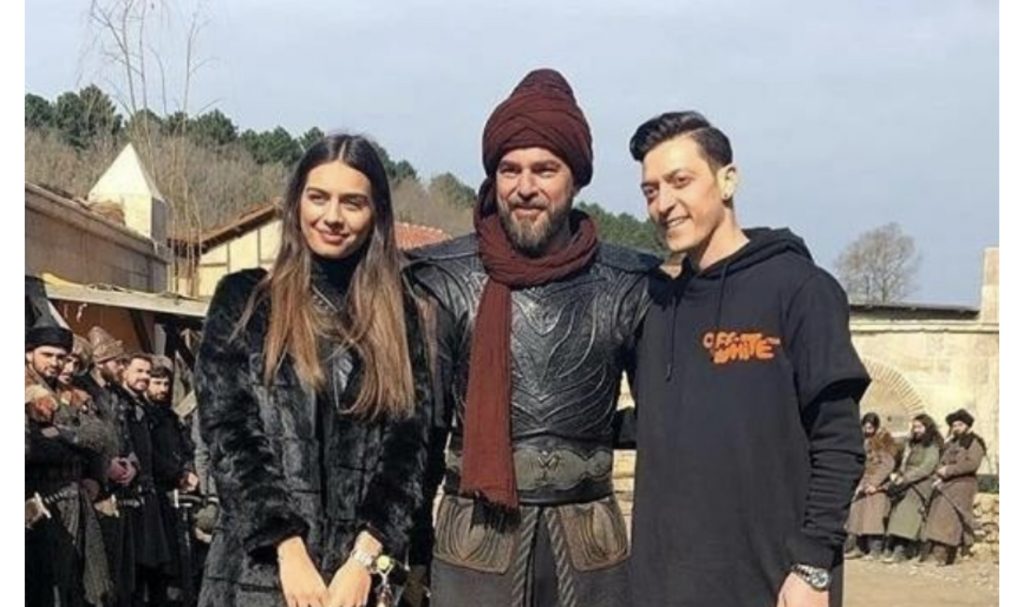 Martesa e Ozil ,dhuratën e parë të dasmës ia bën “Ertugruli”