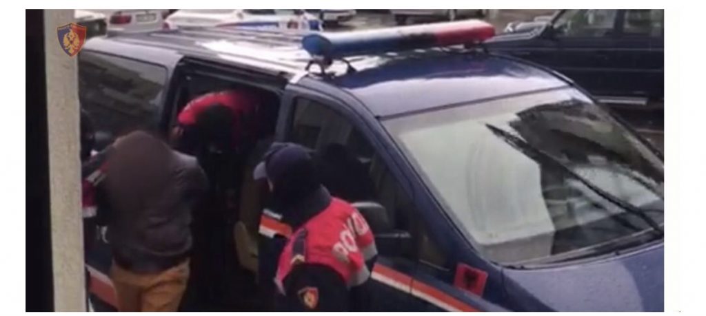 Sarandë/ Zbarkojnë në qytet policia, FNSH dhe Forcat operacionale. Dhjetëra persona të shoqëruar