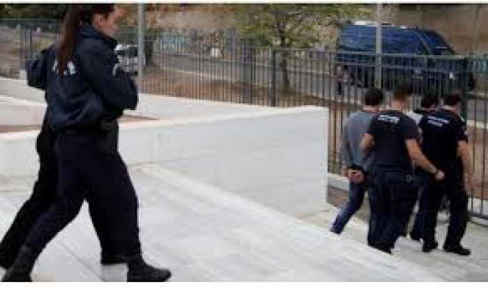 SHKATËRROHET GRUPI KRIMINAL I SHQIPTARËVE NË GREQI, KRYENIN GRABITJE ME ARMË