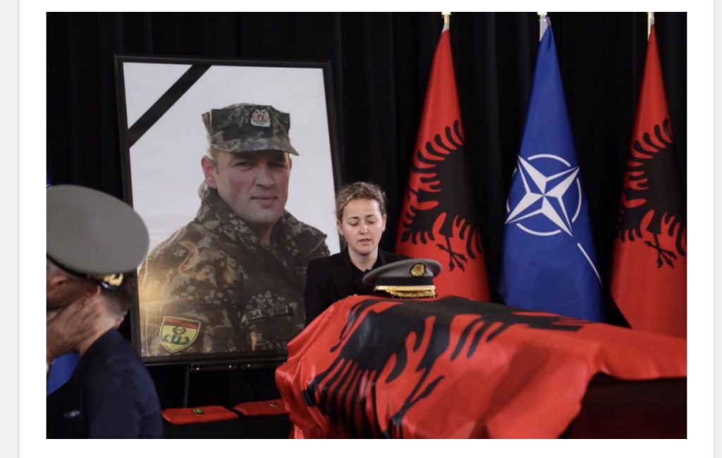 Lot e dhimbje për babanë e 3 fëmijëve, homazhe për “Dëshmorin e Atdheut”, major Tanushin