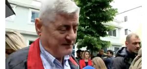 “Këta janë armiq, duan t’i marrin karrigen Ramës”, Shehi komenton dhunën ndaj Sahit Dollapit: Ishte i shtrirë në tokë, policia e karikuar nga…