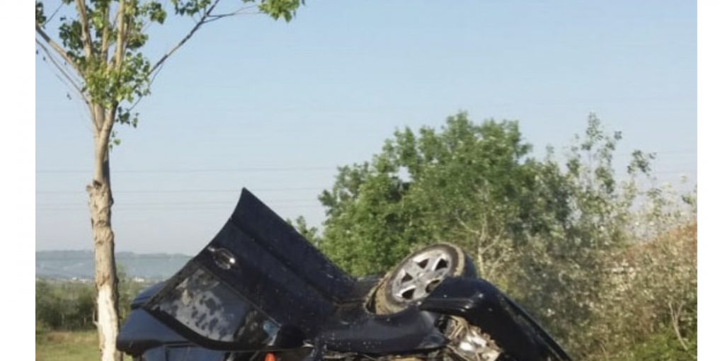 Fier/ Fluturon makina me tre adoleshentë bie nga 10 metra lartësi