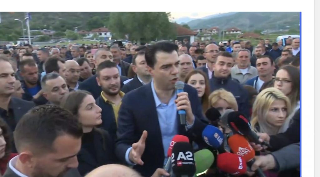 Protesta/ Basha nga Elbasani thirrje Evropës: Mos ktheni vizat për popullin tim, do t’i heqim vizën Edi Ramës dhe…