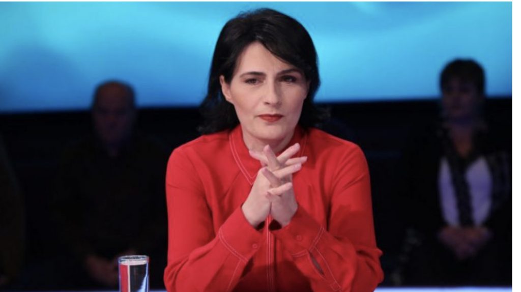 ANALIZA/ “Çfarë fshihet pas fushatës së nisur të Arta Markut? Kush mendon se ajo i bëri gropën vetes, gabon. Nga veshja si nuse fshati te…”