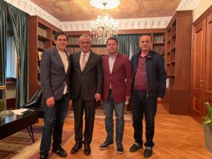 TRE DEPUTETË SOCIALISTË DORËZUAN SOT MANDATET, JA KUSH I ZËVENDËSON