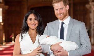 Familja mbretërore zbulojnë emrin e djalit, kështu quhet fëmija i parë i Meghan dhe Princ Harry-t