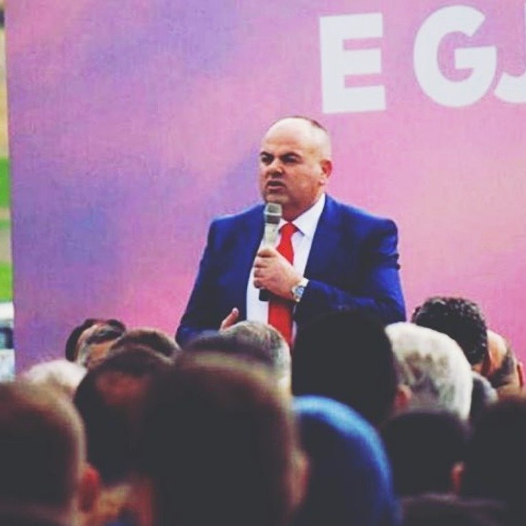 Safet Gjici prek me videon e publikuar ne rrjetet e tij sociale dhe mesazhin qe percjell : “Jeta është e çmuar…