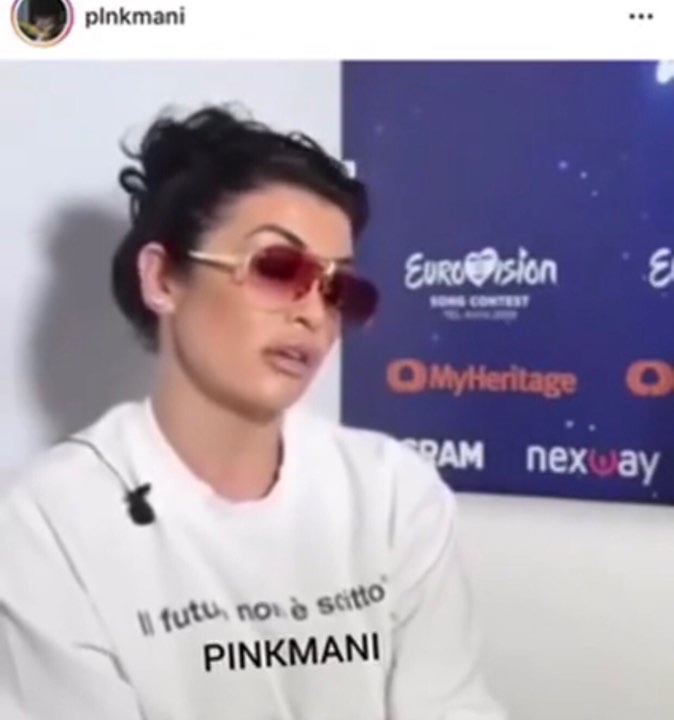 Jonida Maliqi ngel në klasë me anglishten. Gjen shpëtim në shqip