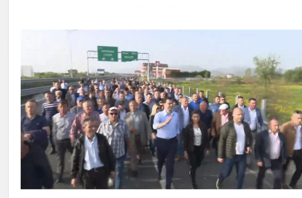 Protesta e opozitës, zgjerohet harta e bllokimit të rrugëve. Ja akset që do të paralizohen