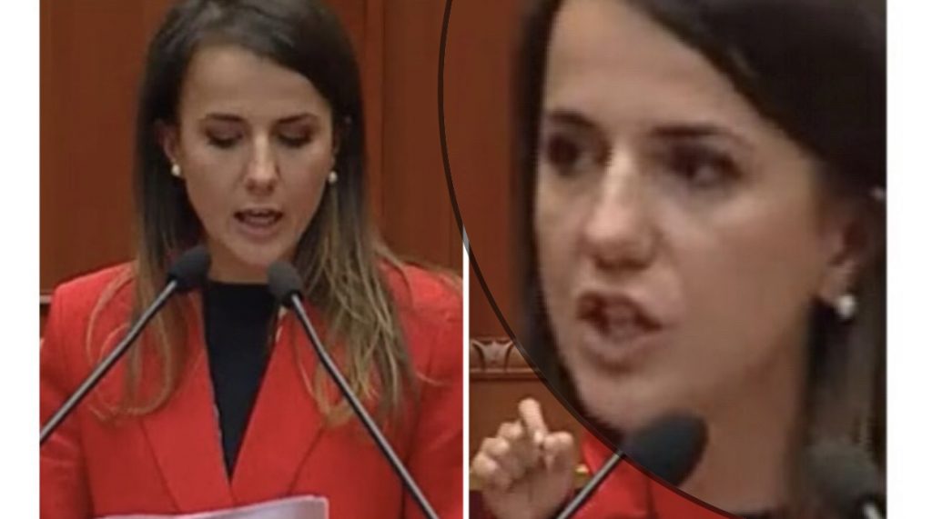 VIDEO/ “Janë të rrezikshëm dhe kanë bërë marrëveshje”, Rudina Hajdari “aktron” në Parlament. Opozitë Ramës dhe Bashës, por ngatërron tekstin