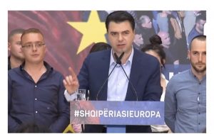 “Mendon se do t’ia kalojë miun nën hundë Europës me hilera”, Basha: Berlini e Brukseli s’qasin autokratët e korruptuar