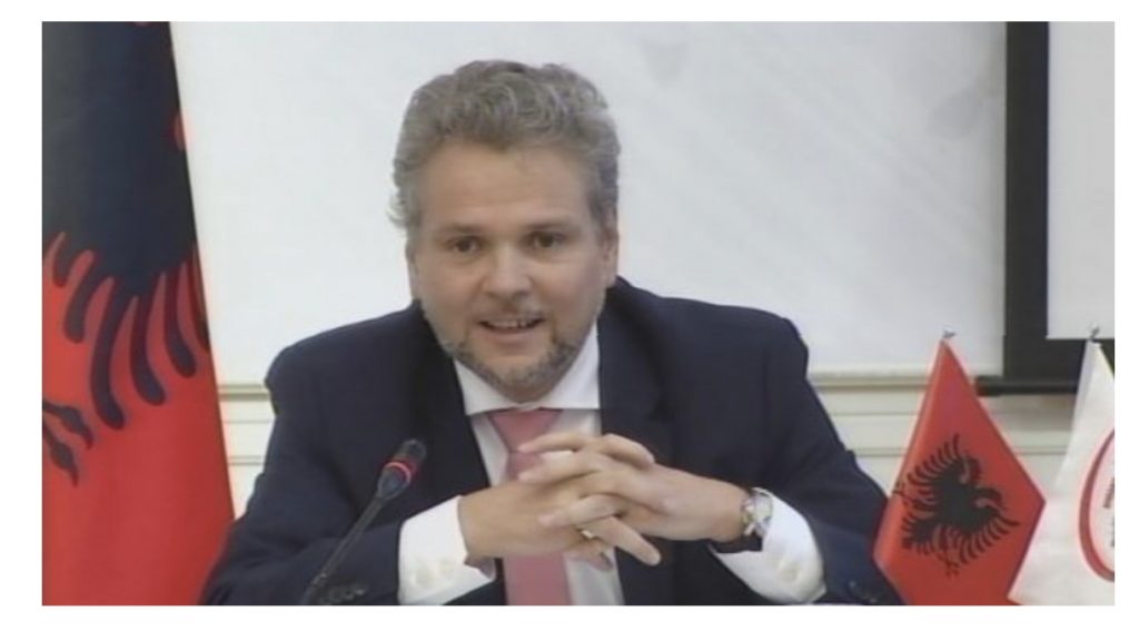 Ambasadori austriak, apel politikës: Zgjidhni krizën para sezonit turistik