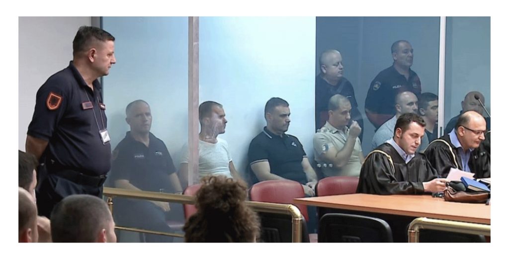 Tensione dhe debate në gjyqin e “Shullazit”, gjyqtarja largon nga salla Danin dhe…