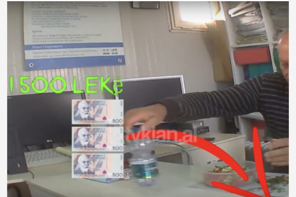 15 mijë lekë një pjesë makine/ Në negociata me rojën e objektit, i riu merr pajisjen që i duhej