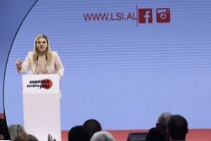 MONIKA Kryemadhi: Nuk frymëzohen shqiptarët me ‘Rama ik’ apo ‘Luli-Mona hajde’, duhet të fitojmë zemrat!