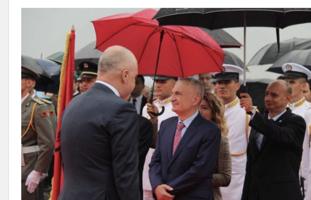 Meta e Rama homazhe për Ditën e Dëshmorëve. Presidenti mesazh klasës politike: Vini në plan të parë vendin, dialogoni dhe bashkëpunoni