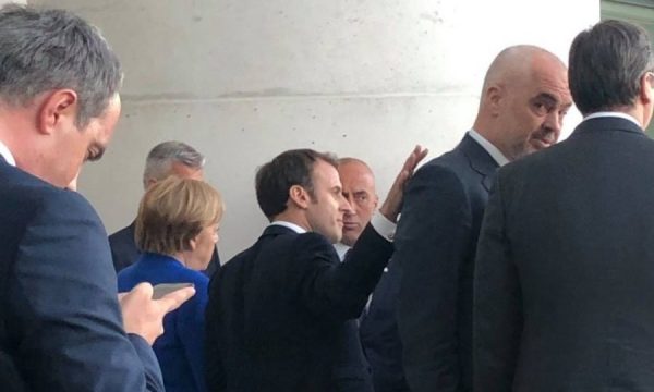 Haradinaj e zbulon se a u përplas me Macronin në Berlin