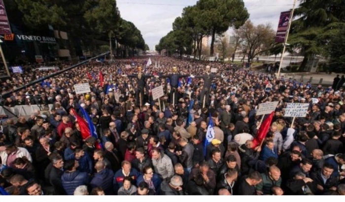 ‘SOT CUNAMI I HISTORISË’, BERISHA: SHQIPËRIA VËRSHON DREJT TIRANËS