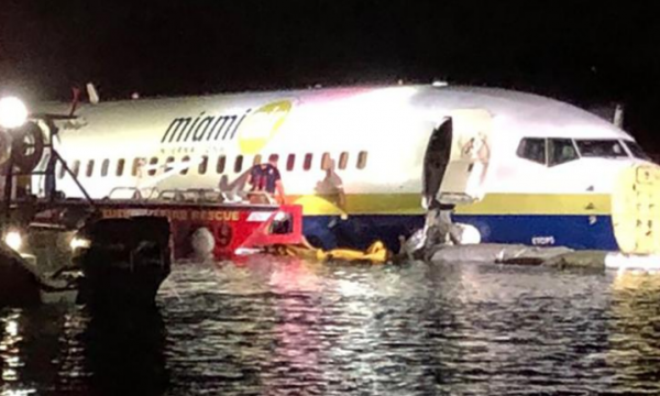 Rrëzohet aeroplani me 136 pasagjerë në SHBA