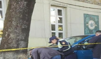 Tiranë/ Makina  përplaset me një pemë vdes shoferi