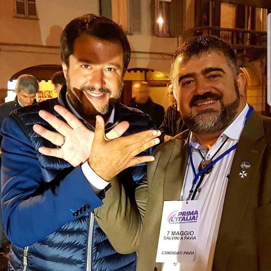 Ish-deputeti  ‘kaubojs’ bën një foto me Salvinin