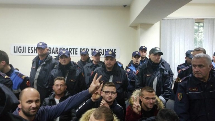 BURG PËR 20 PROTESTUESIT E OPOZITËS, LSI SULMON GJYQTARËT: SHËRBËTORË TË KRIMIT, NUK E NDALIN DOT REVOLTËN E QYTETARËVE