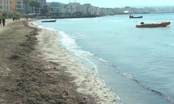 Durrësi po hap sezonin veror, i mbushur në leshterikë e papastërti