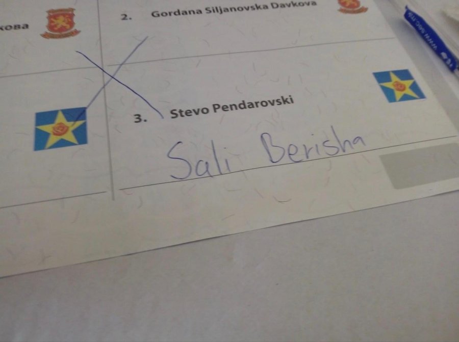 FOTO/Shqiptarët e Maqedonisë së Veriut, “votojnë” ish-kryeministrin Berisha