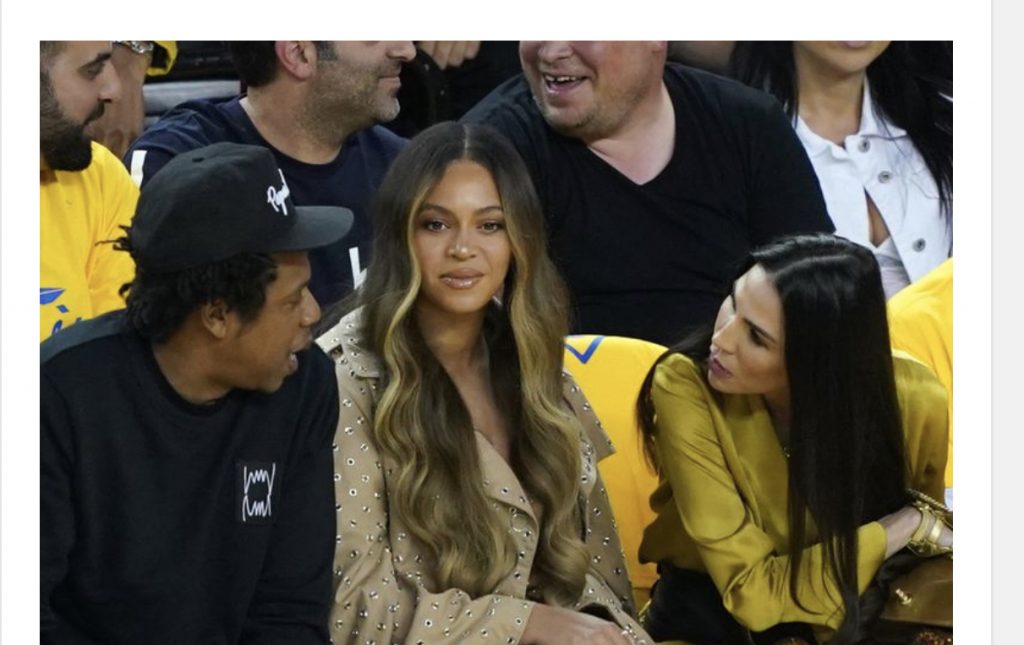 Gruaja seksi i flet Jay-Z në prani të Beyonce, gjesti i këngëtares po bën xhiron në rrjet (VIDEO)
